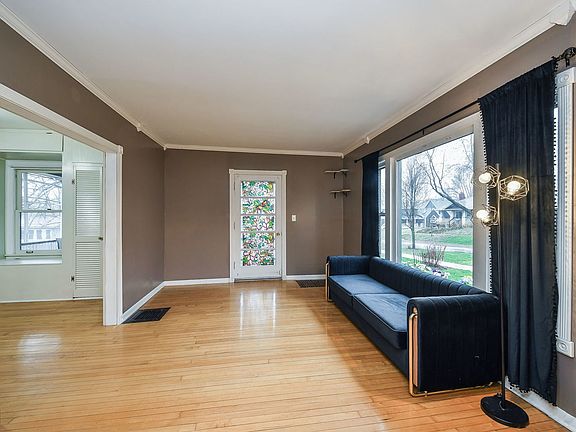 4th image of 324 Fairview Ave