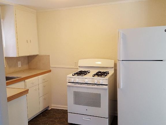4th image of 631 Wayne Dr