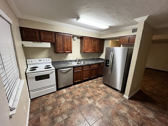 2nd image of 204 Lincoln Ave APT B