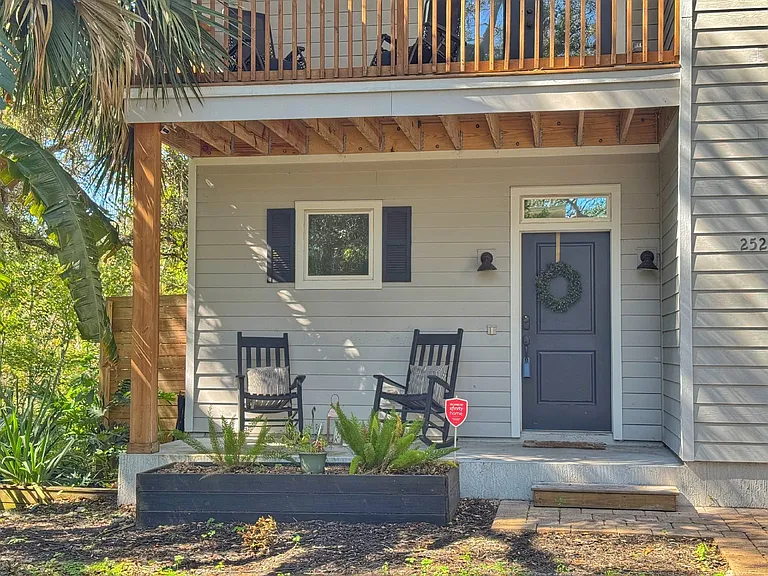 2523 Oleander St — Photo 3