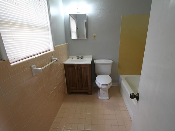 2nd image of 1418 21st St