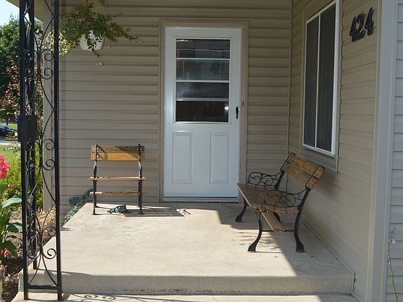 2nd image of 424 Oak Ave