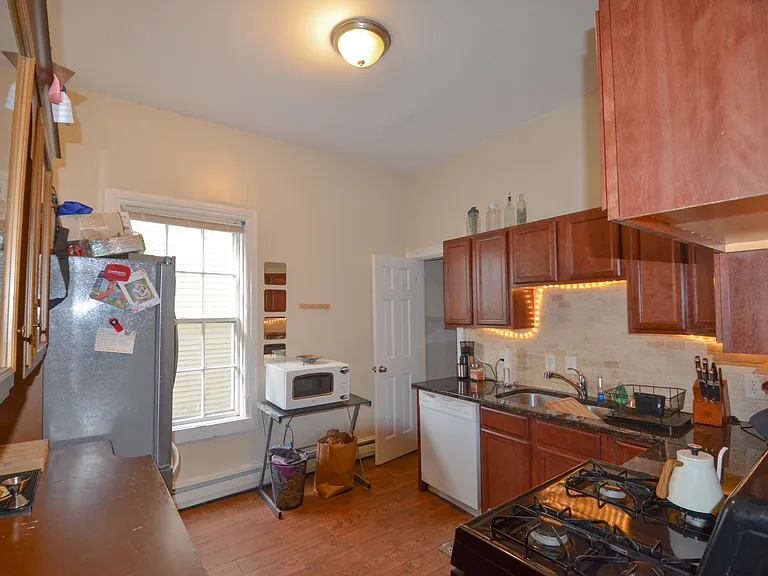 40 Bowen St #11A — Photo 13