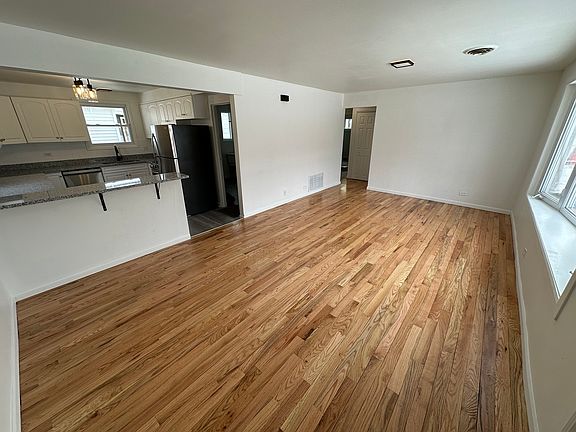 3rd image of 262 Minocqua St