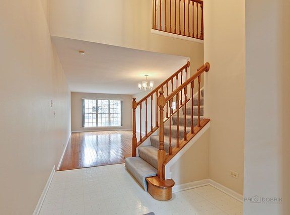 3rd image of 873 Lansing Ct
