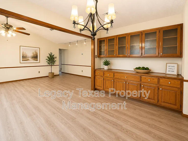 1203 Stonelake Dr — Photo 6