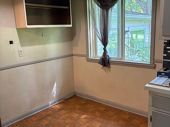 5th image of 2466 Partridge Rd