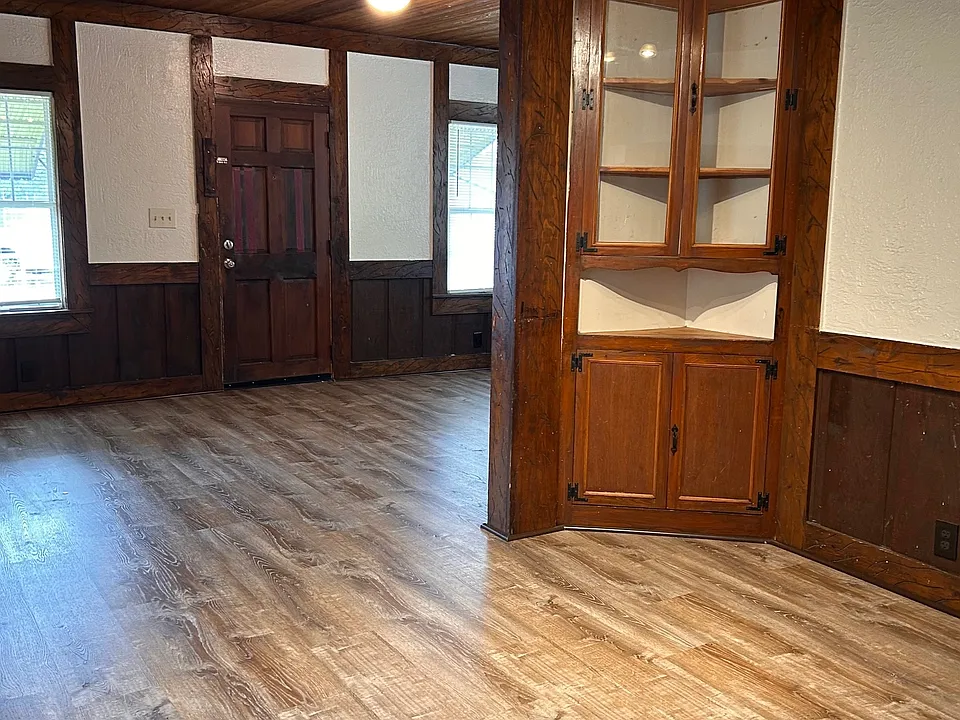 Dining area off kitchen and living room