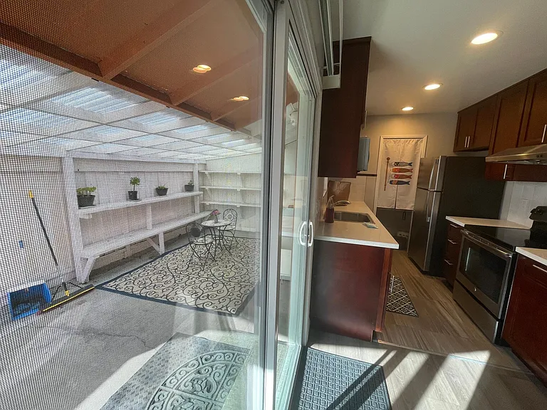 110 Gladys Ave #A — Photo 36
