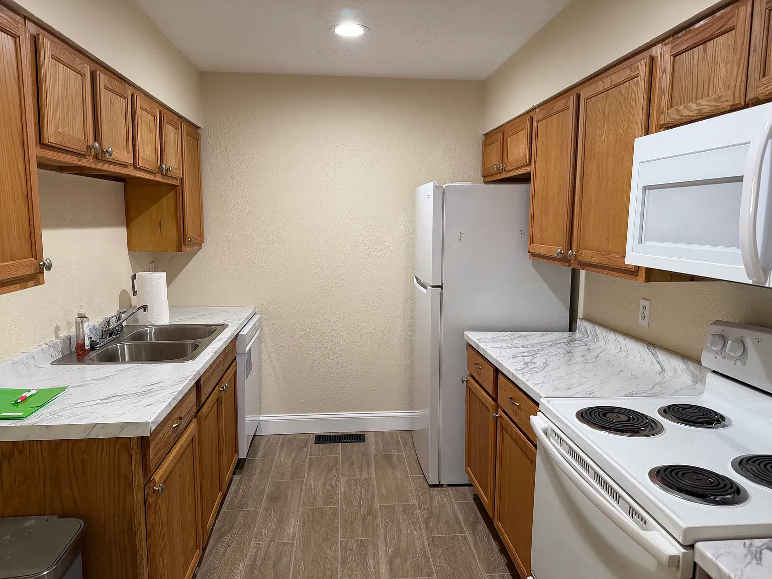 2 bed, 2.5 bath, 1276 sqft, $1,450 — Photo 2