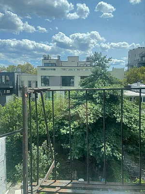 Rented by Compass | media 25