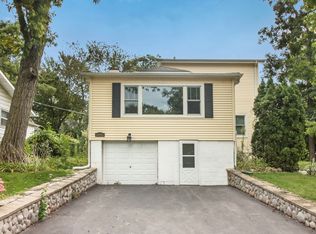24952 W Forest Dr, Lake Villa, IL 60046