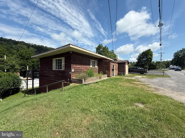 892 S Washington St, Berkeley Springs, WV 25411