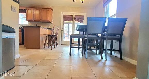 5th image of 403 N Cameron Ct