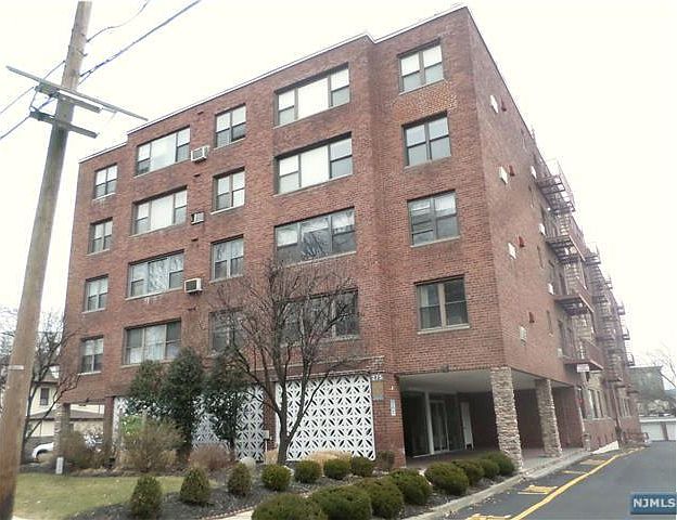 1st image of 275 Hoym St APT 1
