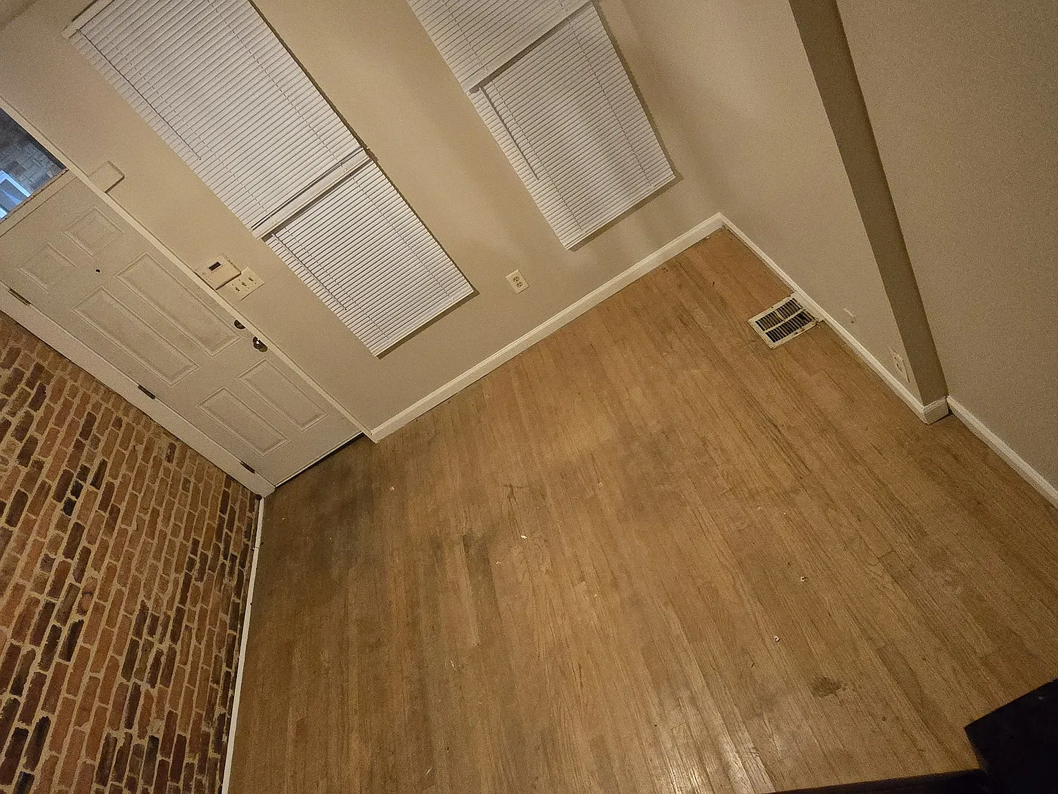 1137 Sargeant St — Photo 4