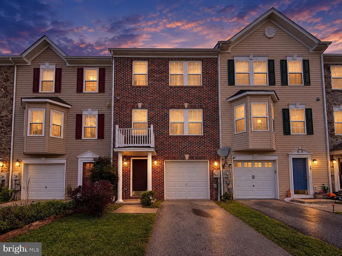 3 bed, 2.5 bath, 1920 sqft, $1,880 — Photo 1