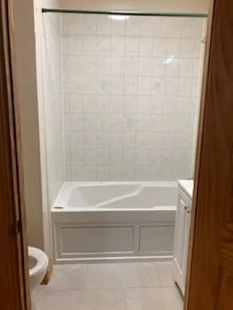Master bath Jacuzzi tub