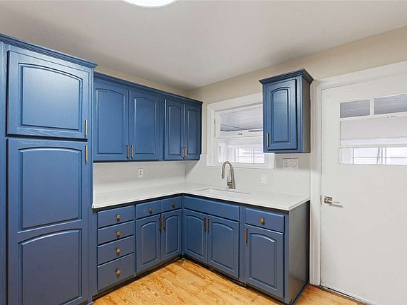 2nd image of 201 Curryer Rd