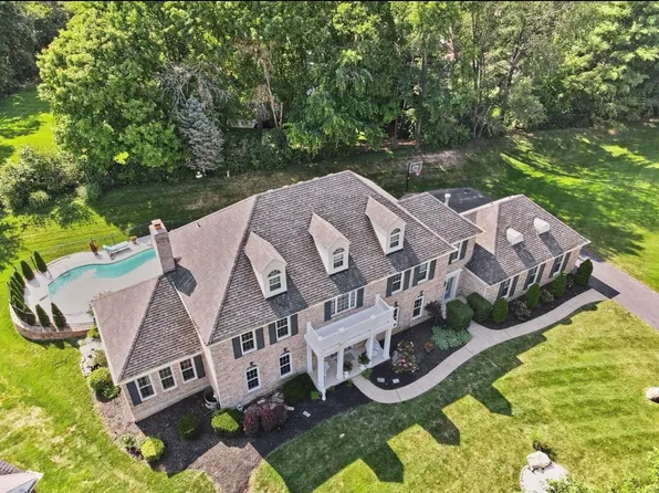 1072 Bristol Manor Dr, Ballwin, MO 63011