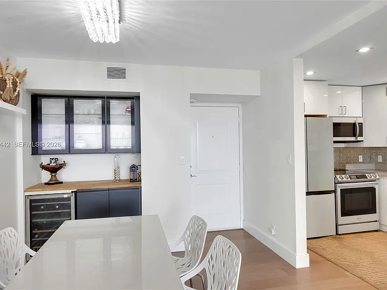 100 Bayview Dr #1008 — Photo 4