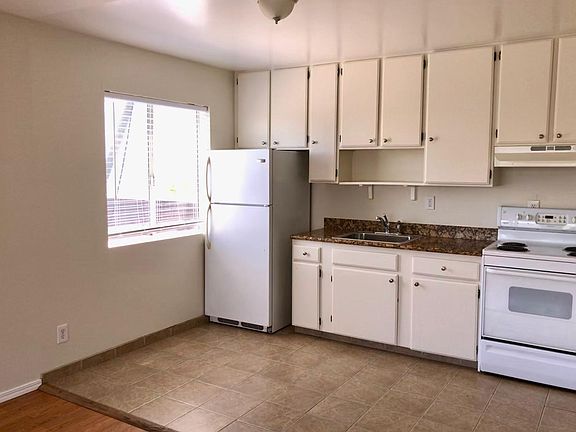 5th image of 300 Vicksburg St