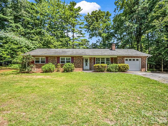 2nd image of 926 Toxaway Ct