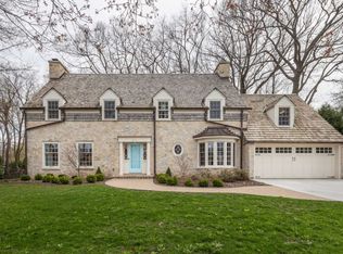 411 E Daphne Rd, Fox Pt, WI 53217