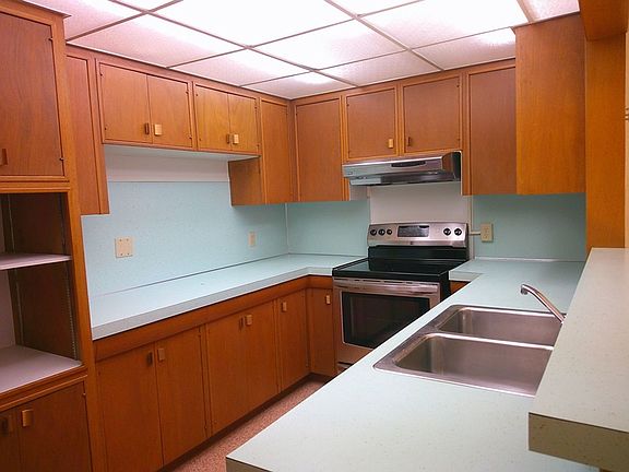 5th image of 303 S Brooks St