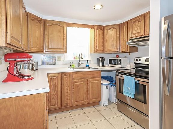4th image of 159 Granite St #1