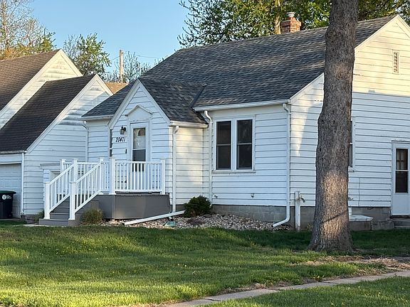3rd image of 20471 Victor Ave