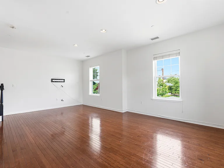 7 Myrtle St — Photo 2