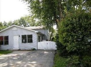 213 Wildwood Dr, Round Lake Beach, IL