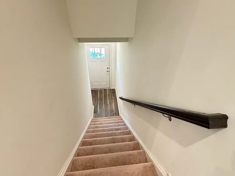 7846 Hope Ct — Photo 2