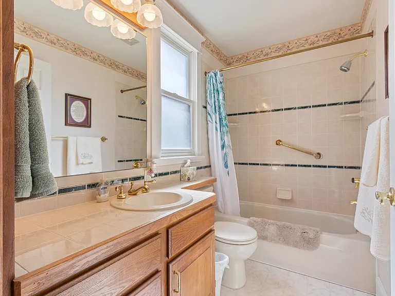 632 Bross St — Photo 30