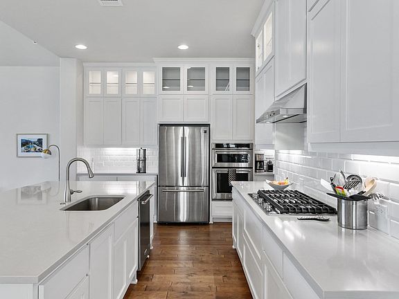 2nd image of 304 Gulfton St