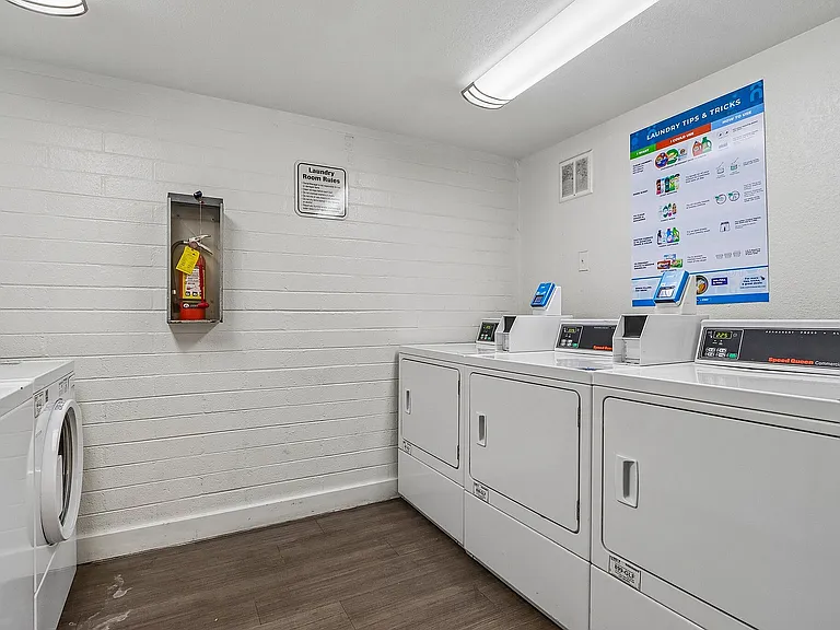 44-web-or-mls-N 7th Ave-0905-918