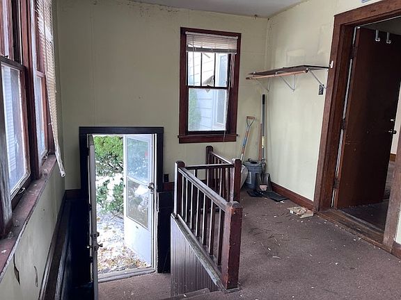 2nd image of 814 Greenbay Ave