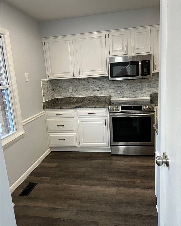 1st image of 13 Bromley Dr