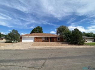 406 Mission Arch Dr, Roswell, NM 88201