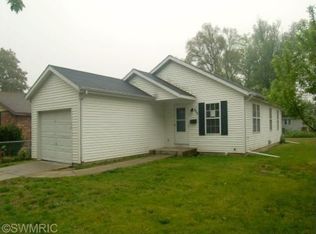 802 E Vineyard Ave, Benton Harbor, MI 49022