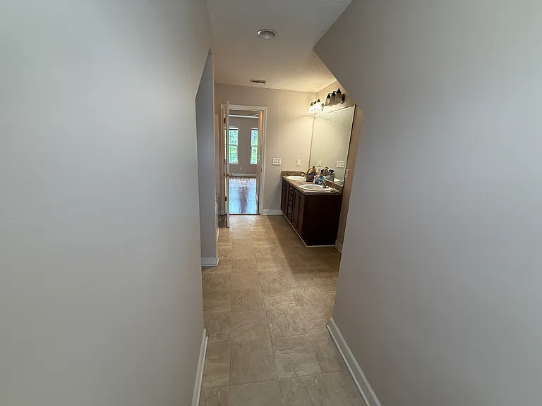 702 Tattnall Dr — Photo 8