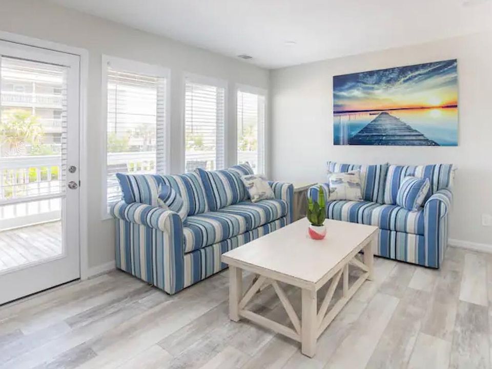 2 bedroom 2 bath unit that sleeps 6