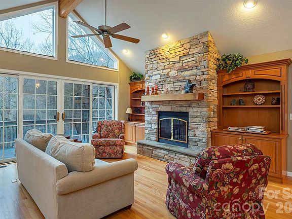 3rd image of 128 Sullivan Ln