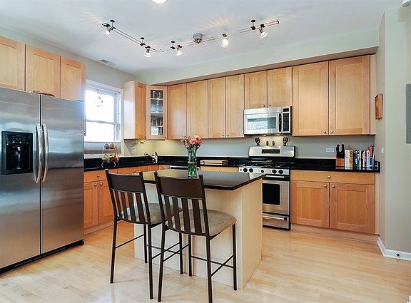 4th image of 1631 W Le Moyne St APT 2