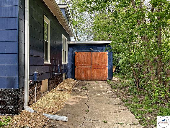4th image of 923 E 10th St