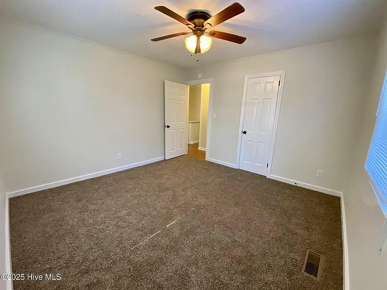 513 W Chapin Rd — Photo 19