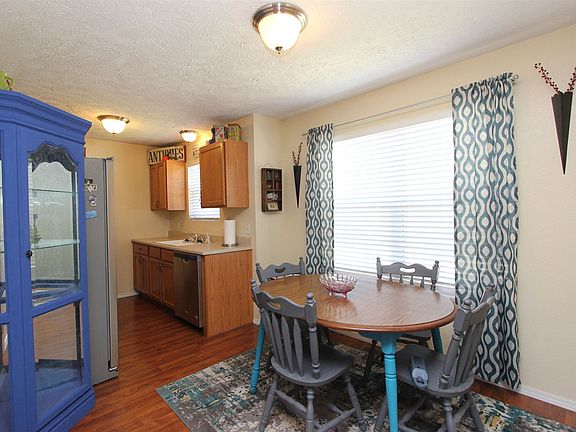5th image of 210 Justin St