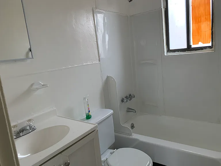 386 Park Ave — Photo 12