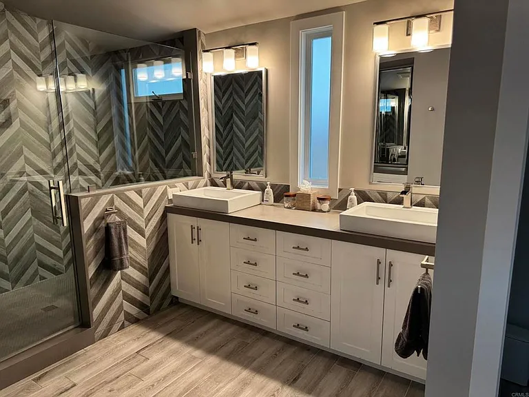 250 Avenida Monterey — Photo 9